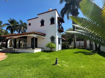 Casa en Renta, Jardín amplio 1666 mt2. Col Doctores Cancún