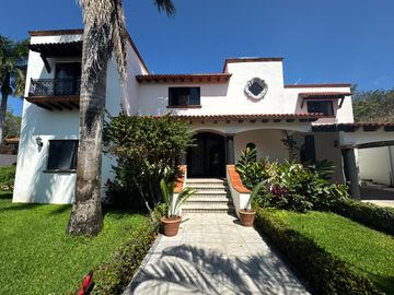 Casa en Renta, Jardín amplio 1666 mt2. Col Doctores Cancún