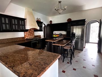 Casa en Renta, Jardín amplio 1666 mt2. Col Doctores Cancún