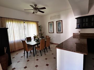 Casa en Renta, Jardín amplio 1666 mt2. Col Doctores Cancún