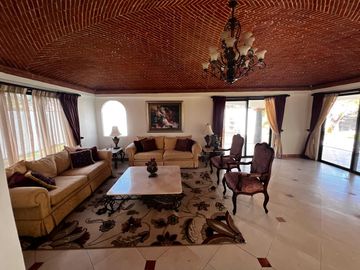 Casa en Renta, Jardín amplio 1666 mt2. Col Doctores Cancún