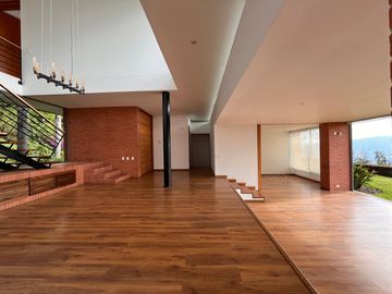 Casa en Arriendo en Altos de Palmas, Envigado Antioquia