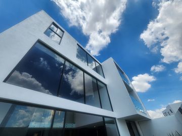 MODERNA CASA LOMAS DE ANGELOPOLIS