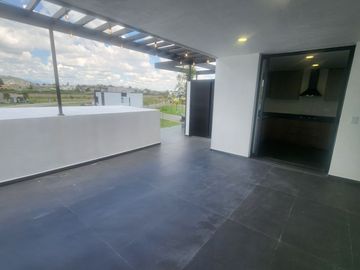MODERNA CASA LOMAS DE ANGELOPOLIS