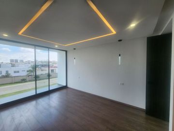 MODERNA CASA LOMAS DE ANGELOPOLIS