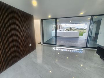 MODERNA CASA LOMAS DE ANGELOPOLIS