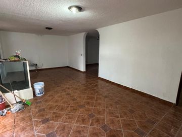 RENTO CASA COMERCIAL CERCA DE LA MEDICA CAMPESTRE