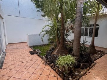 RENTO CASA COMERCIAL CERCA DE LA MEDICA CAMPESTRE