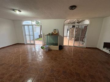 RENTO CASA COMERCIAL CERCA DE LA MEDICA CAMPESTRE