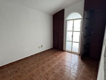 RENTO CASA COMERCIAL CERCA DE LA MEDICA CAMPESTRE