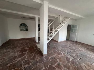 RENTO CASA COMERCIAL CERCA DE LA MEDICA CAMPESTRE