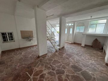 RENTO CASA COMERCIAL CERCA DE LA MEDICA CAMPESTRE