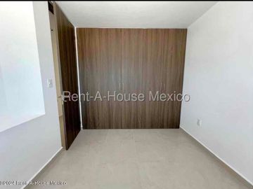 CASA EN RENTA EN ZIBATA