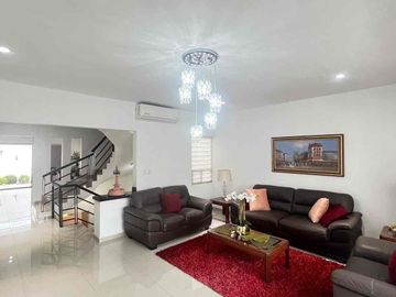 Casa en Venta en Cumbres Elite 8o Sector Monterrey