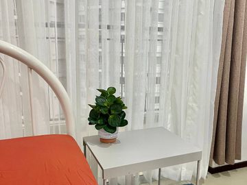 Fully Furnished Studio with Balcony for Lease in Circulo Verde, Quezon City - RR1735