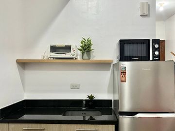 Fully Furnished Studio with Balcony for Lease in Circulo Verde, Quezon City - RR1735