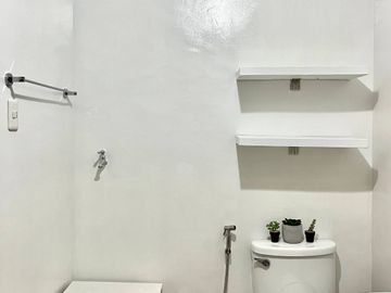 Fully Furnished Studio with Balcony for Lease in Circulo Verde, Quezon City - RR1735