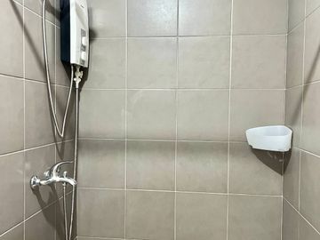 Fully Furnished Studio with Balcony for Lease in Circulo Verde, Quezon City - RR1735