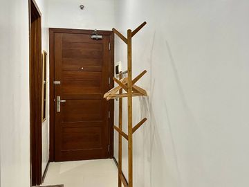 Fully Furnished Studio with Balcony for Lease in Circulo Verde, Quezon City - RR1735