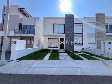 Casa de 4 recamaras, 1 en PB, en renta en Zizana, Querétaro