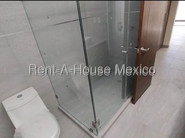 Casa de 4 recamaras, 1 en PB, en renta en Zizana, Querétaro