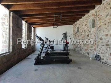 Casa de 4 recamaras, 1 en PB, en renta en Zizana, Querétaro