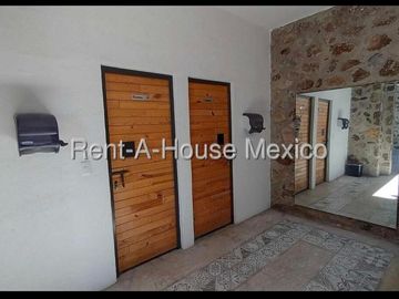 Casa de 4 recamaras, 1 en PB, en renta en Zizana, Querétaro