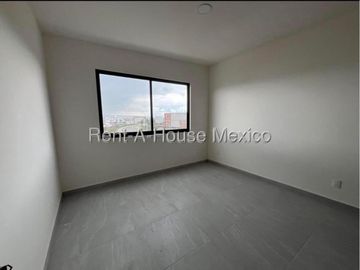 Casa de 4 recamaras, 1 en PB, en renta en Zizana, Querétaro