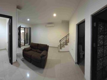 DISEWAKAN - Rumah minimalis di Green Village, Cipondoh, Tangerang