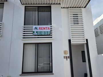 CASA EN RENTA EN FRACCIONAMIENTO KATANIA
