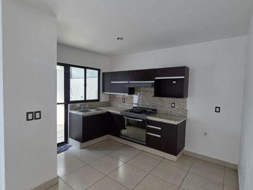 CASA EN RENTA EN FRACCIONAMIENTO KATANIA
