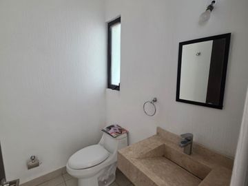 CASA EN RENTA EN FRACCIONAMIENTO KATANIA