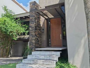 CASA EN VENTA LOMAS DEL HÍPICO EN ESQUINA