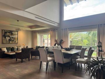 CASA EN VENTA LOMAS DEL HÍPICO EN ESQUINA