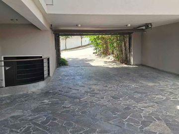 CASA EN VENTA LOMAS DEL HÍPICO EN ESQUINA