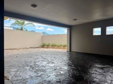 CASA EN VENTA LOMAS DEL HÍPICO EN ESQUINA