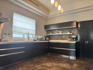 CASA EN VENTA LOMAS DEL HÍPICO EN ESQUINA
