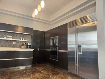 CASA EN VENTA LOMAS DEL HÍPICO EN ESQUINA