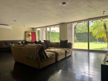 CASA EN VENTA LOMAS DEL HÍPICO EN ESQUINA