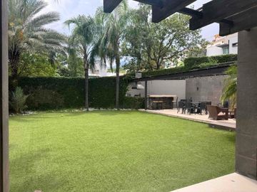 CASA EN VENTA LOMAS DEL HÍPICO EN ESQUINA