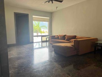 CASA EN VENTA LOMAS DEL HÍPICO EN ESQUINA