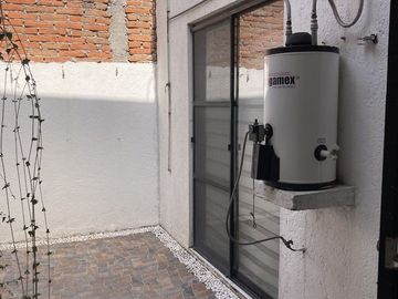 Renta de departamento amueblado en PLANTA BAJA cerca Tec de Monterrey, Queretaro