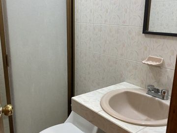 Renta de departamento amueblado en PLANTA BAJA cerca Tec de Monterrey, Queretaro