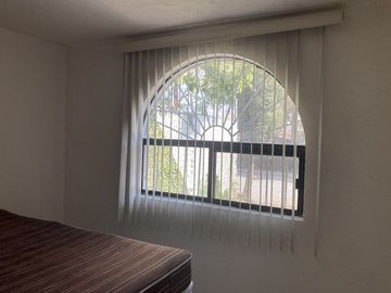 Renta de departamento amueblado en PLANTA BAJA cerca Tec de Monterrey, Queretaro