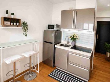 Move-In Ready Studio with Balcony & Parking in Makati CBD