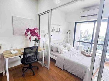 Move-In Ready Studio with Balcony & Parking in Makati CBD