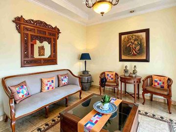 Rumah 2 Lantai Senopati Kebayoran Baru, Row Lebar, Siap Huni, Nego