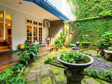 Rumah 2 Lantai Senopati Kebayoran Baru, Row Lebar, Siap Huni, Nego
