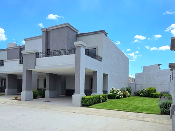 Casa de 4 Recámaras en Pachuca | En esquina y terreno excedente de 182m2