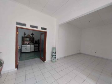 DISEWAKAN RUMAH SIAP HUNI KOMPLEK LARANGAN INDAH